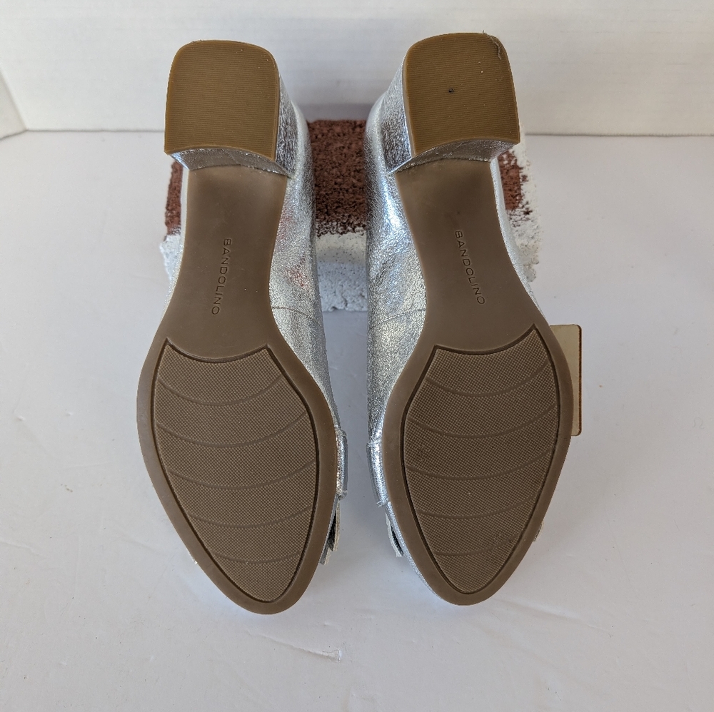 Shoes Shimmering Silver Block Heel Loafer Style Bandolino Neverworn Sz 7 - Picture 4 of 5
